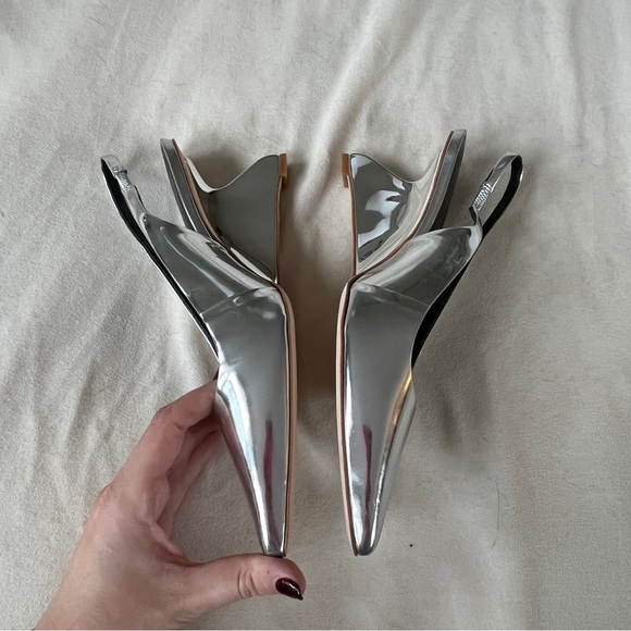 Reformation Westlynn Silver Metallic Point Toe Heel Size 9 NWOT - Picture 7 of 10